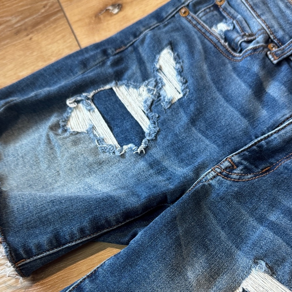 American Eagle Outfitters Ripped Blue Jean Shorts Ne(x)t level stretch size 6 - Picture 9 of 9